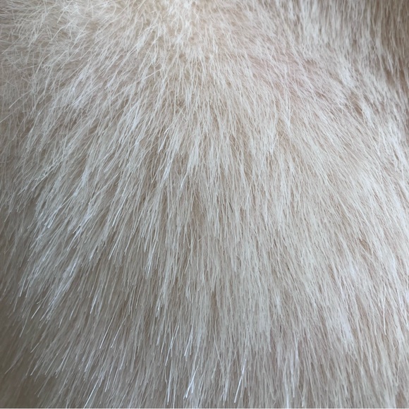 Like New Eliza J cream faux fur coat - Picture 10 of 12